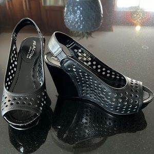 Reaction Kenneth Cole Soley Roller 3 LE Womens Black Leather Sandals Size 5 1/2.